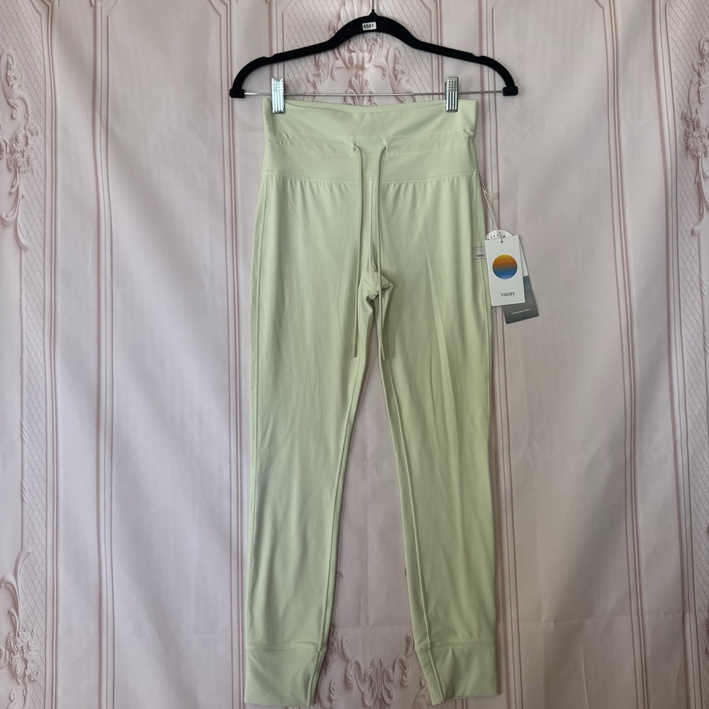 VUORI DAILY FORM LEGGING 25" LEMONGRASS SIZE Medium NWT $98